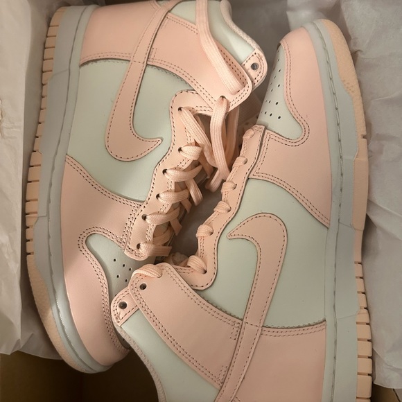 Women’s Dunk High Crimson Tint **NEW** - Picture 7 of 8